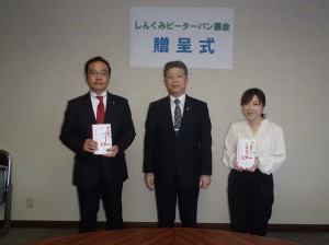 左側から みんなでいきる 大島理事長、平野理事長、すいみぃ 池田代表